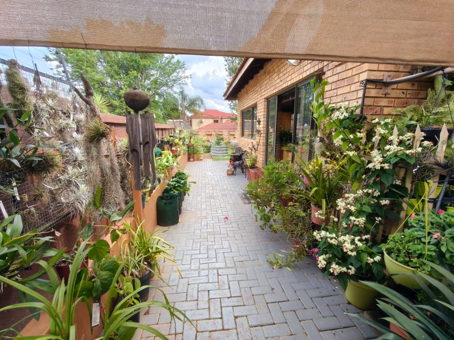 3 Bedroom Property for Sale in Safari Gardens North West